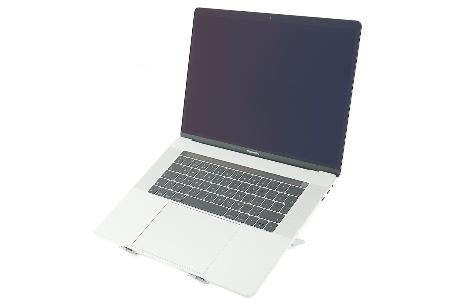 Apple MacBook Pro 15″ Touch Bar 2017, i7 2.8 GHz, 16 GB, AMD Radeon Pro 555 256 GB Silver - Excelent
