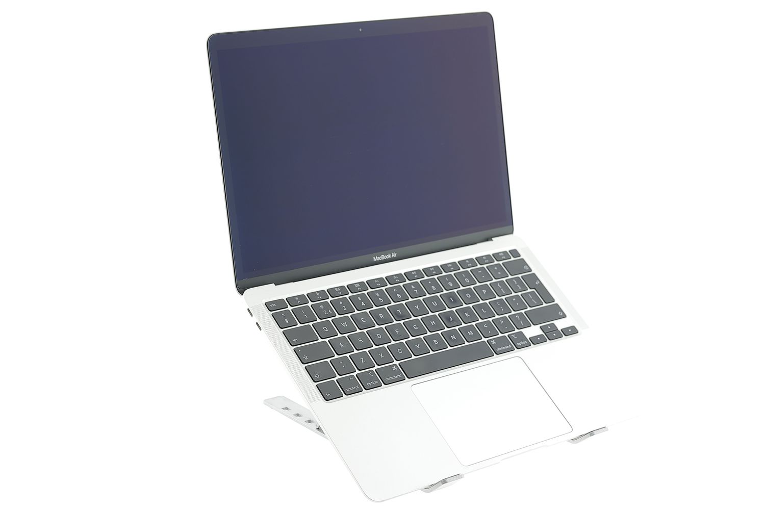 Apple MacBook Air 13″ 2020, i3 1.1 GHz, 8 GB, Intel Iris Plus 256 GB Silver - Добро