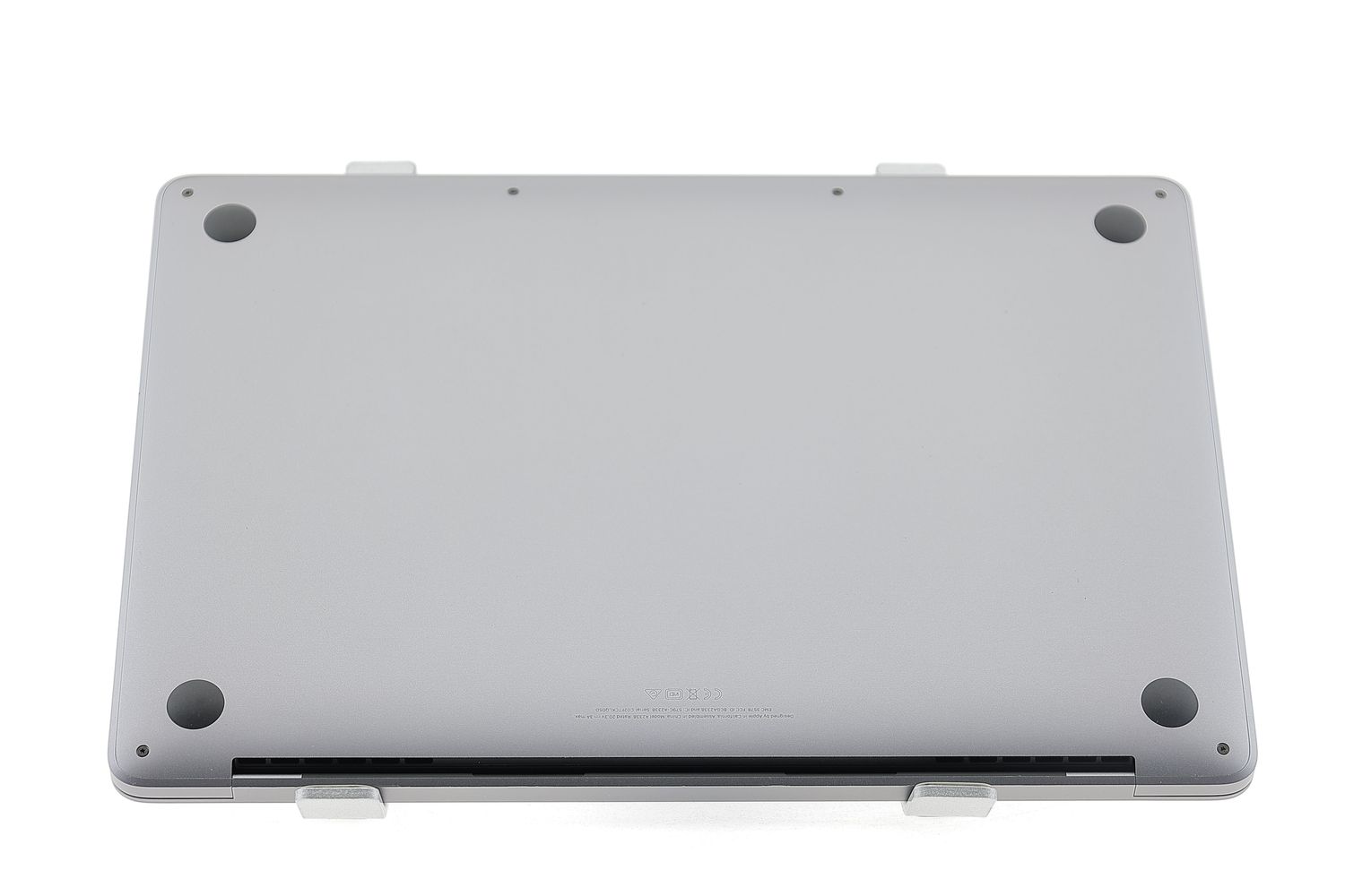 Apple MacBook Pro 13″ 2020, M1 8 Cores, 8 GB, 8 core GPU 256 GB Space Gray - Много добро