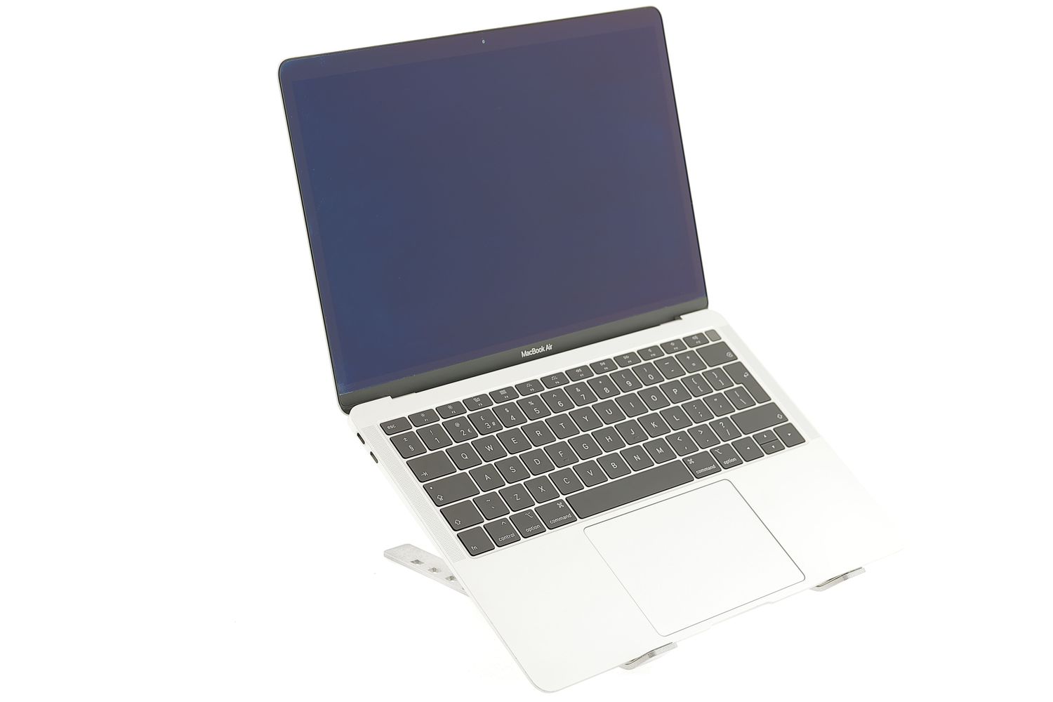Apple MacBook Air 13″ 2019, i5 1.6 GHz, 8 GB, Intel UHD Graphics 617 128 GB Silver - Foarte bun