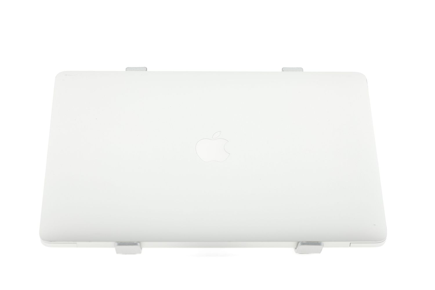 Apple MacBook Air 13″ 2020, i3 1.1 GHz, 8 GB, Intel Iris Plus 256 GB Silver - Много добро