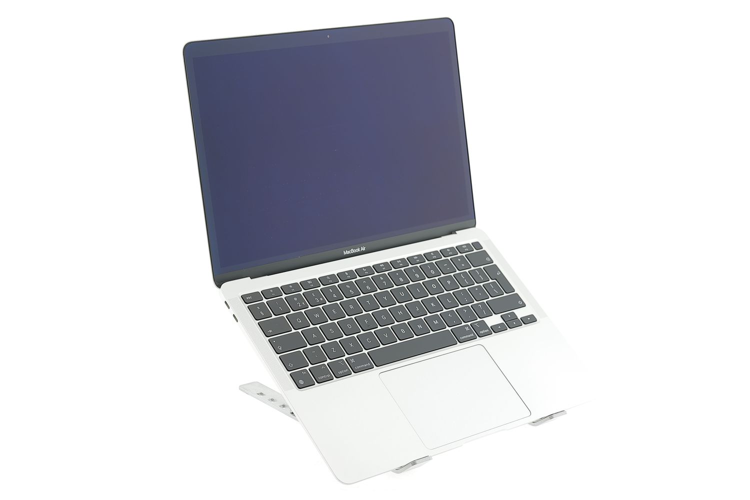 Apple MacBook Air 13″ 2020, i3 1.1 GHz, 8 GB, Intel Iris Plus 512 GB Silver - Excelent