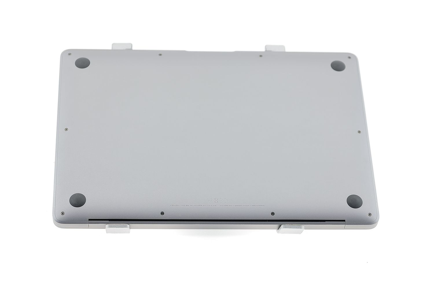 Apple MacBook Air 13″ 2020, M1 8 Cores, 8 GB, 7 core GPU 256 GB Space Gray - Много добро