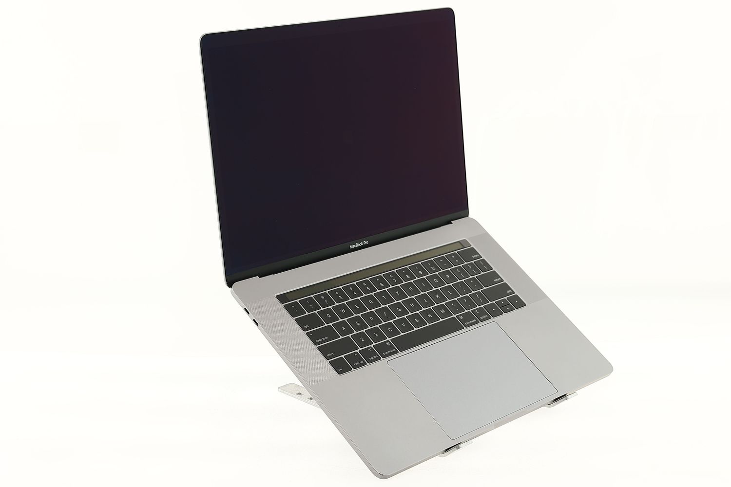 Apple MacBook Pro 15″ Touch Bar 2019, i9 2.4 GHz, 32 GB, AMD Radeon Pro Vega 20 1 TB Space Gray - Foarte bun
