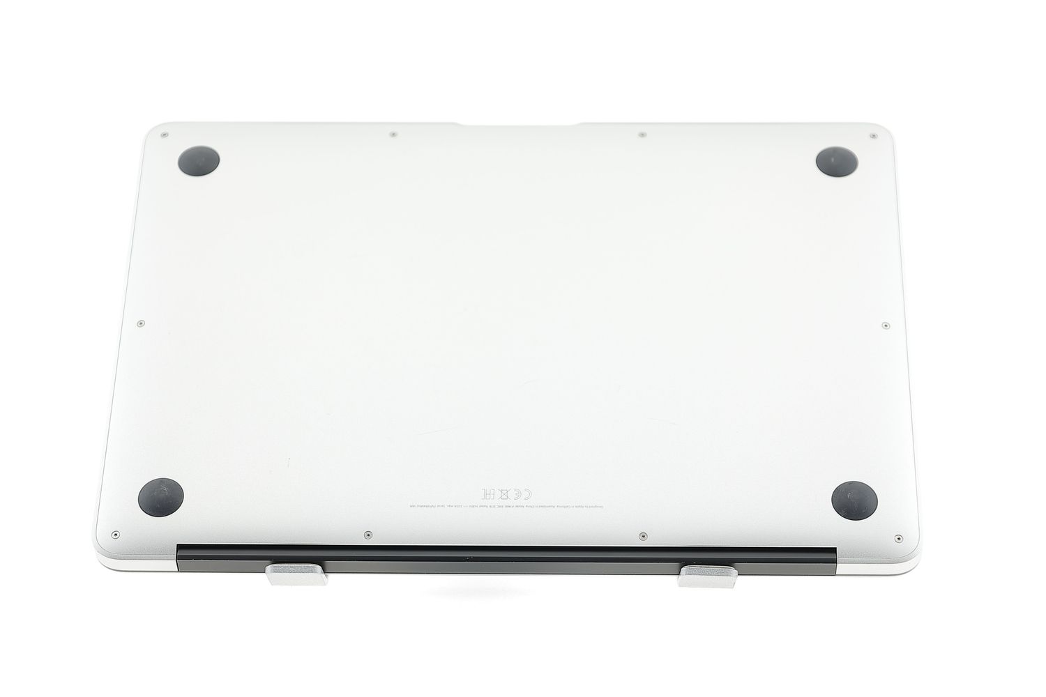 Apple MacBook Air 13″ 2017, i5 1.8 GHz, 8 GB, HD Graphics 6000 128 GB Silver - Много добро