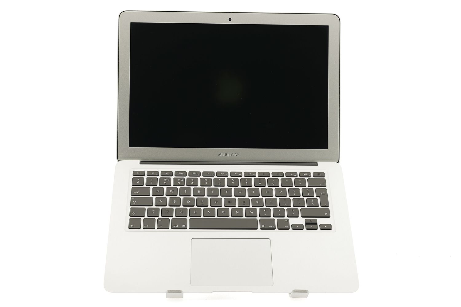 Apple MacBook Air 13″ 2017, i5 1.8 GHz, 8 GB, HD Graphics 6000 128 GB Silver - Много добро