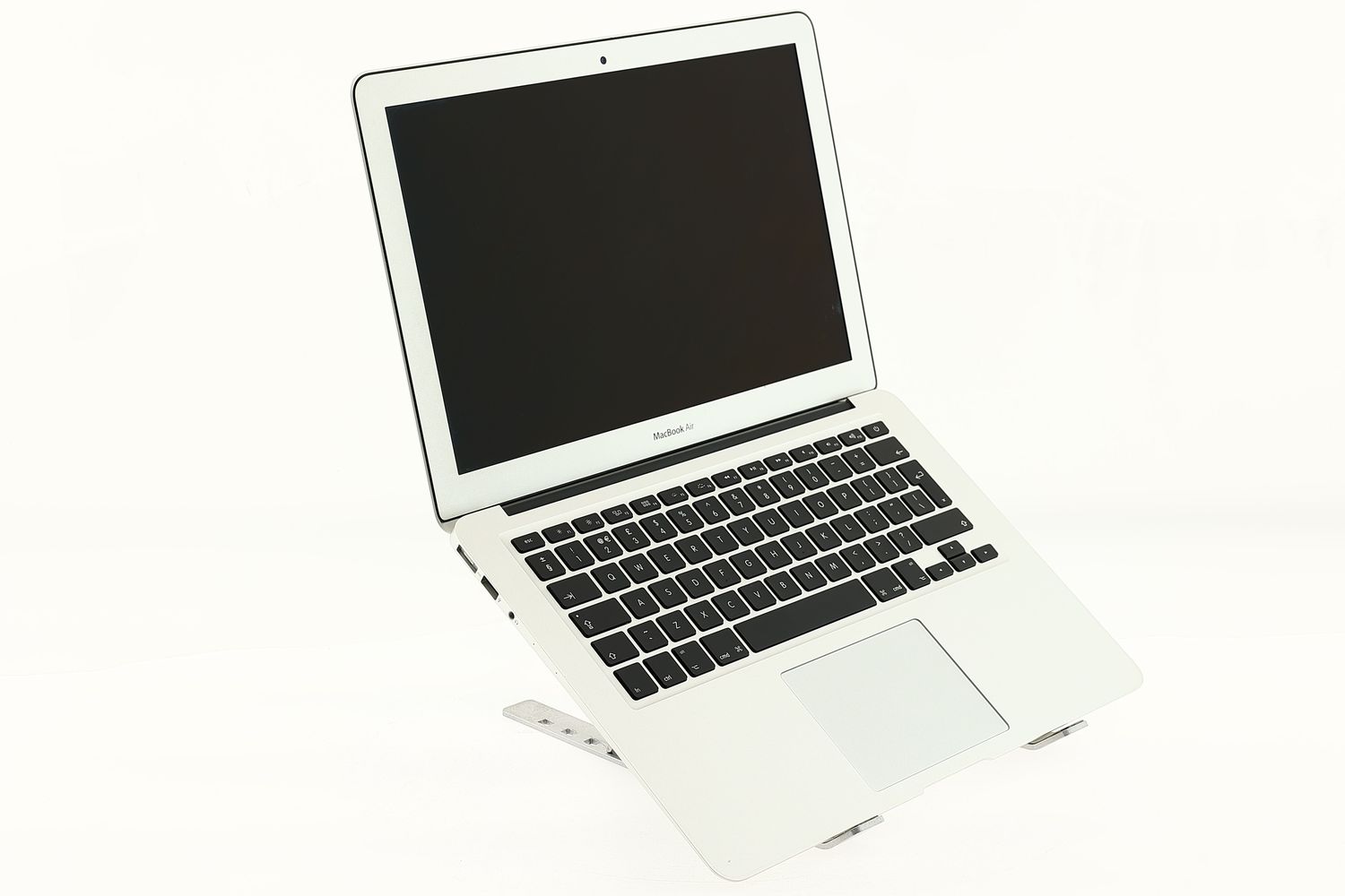 Apple MacBook Air 13″ 2017, i5 1.8 GHz, 8 GB, HD Graphics 6000 256 GB Silver - Като нов