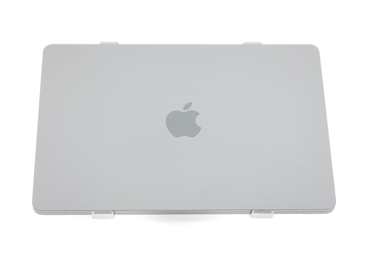 Apple MacBook Air 13″ 2022, M2 8 Cores, 16 GB, 10 core GPU 1 TB Space Gray - Много добро