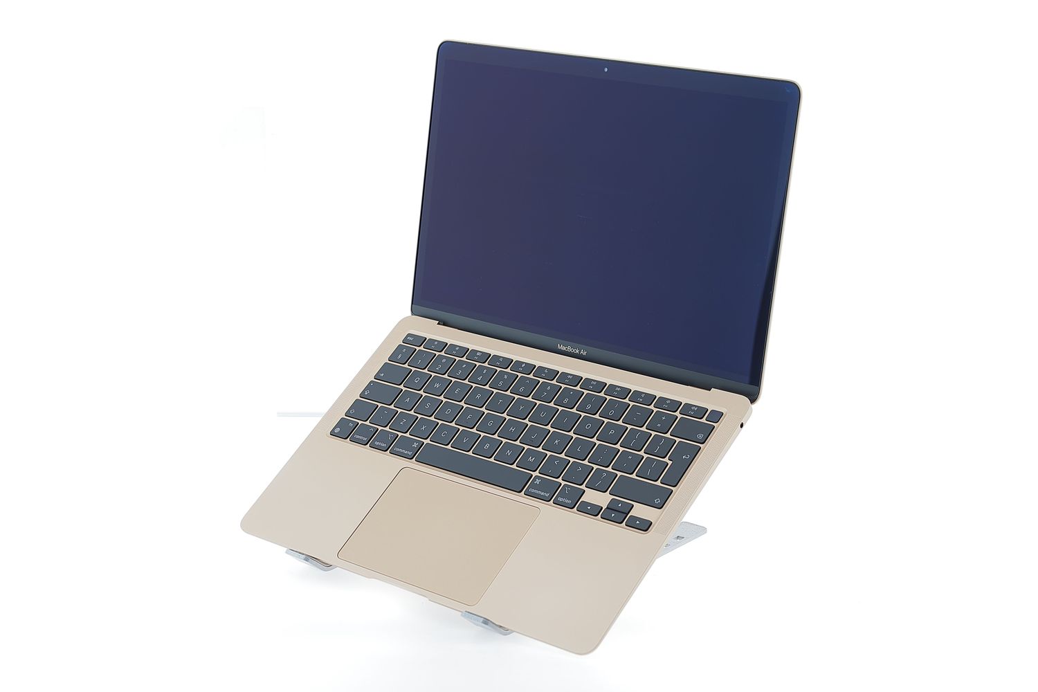 Apple MacBook Air 13″ 2020, M1 8 Cores, 8 GB, 8 core GPU 512 GB Gold - Много добро