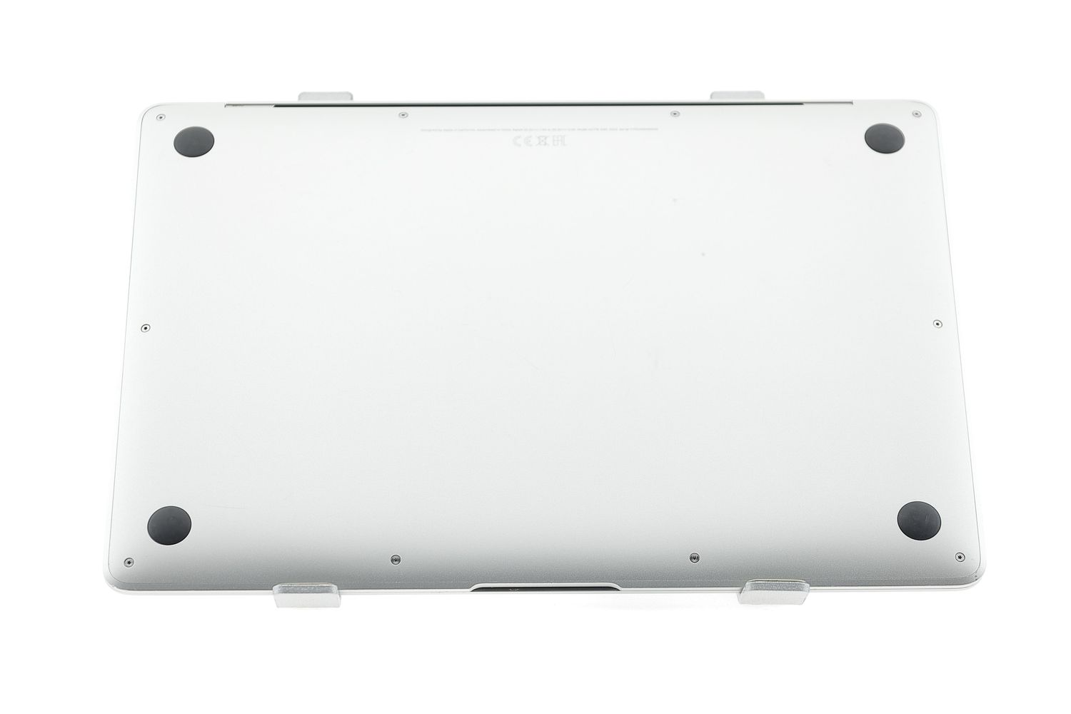 Apple MacBook Air 13″ 2020, i3 1.1 GHz, 8 GB, Intel Iris Plus 256 GB Silver - Добро