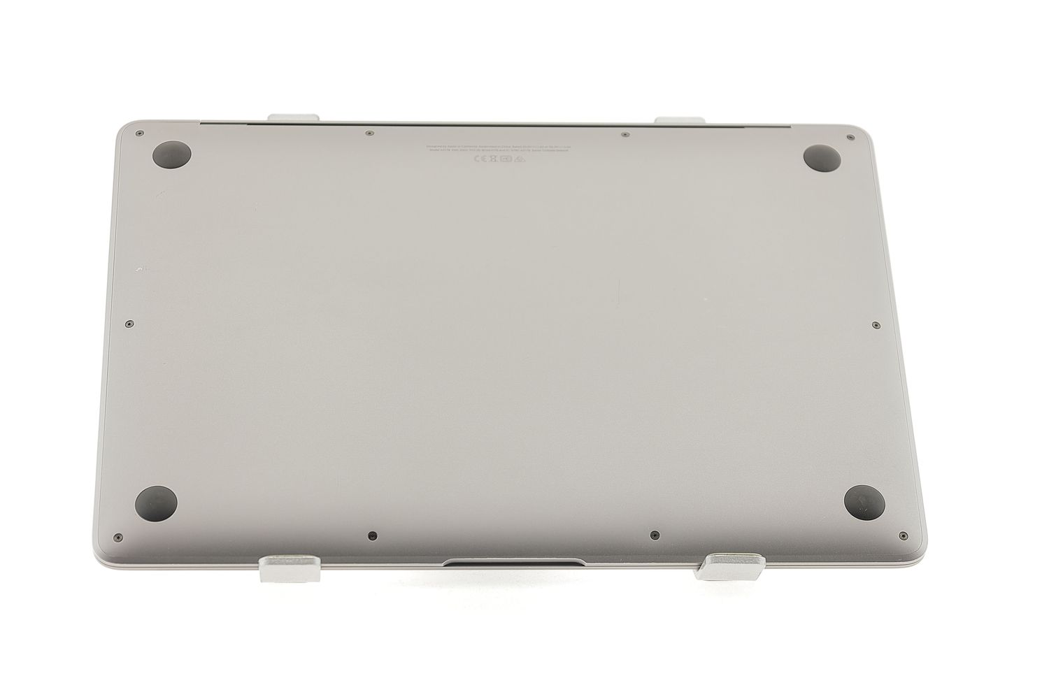 Apple MacBook Air 13″ 2020, i3 1.1 GHz, 8 GB, Intel Iris Plus 256 GB Space Gray - Отлично