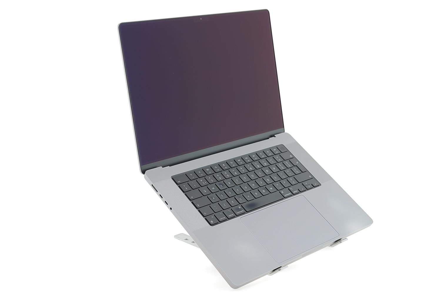 Apple MacBook Pro 16″ 2021, M1 Pro 10 Cores, 16 GB, 16 core GPU 1 TB Space Gray - Много добро