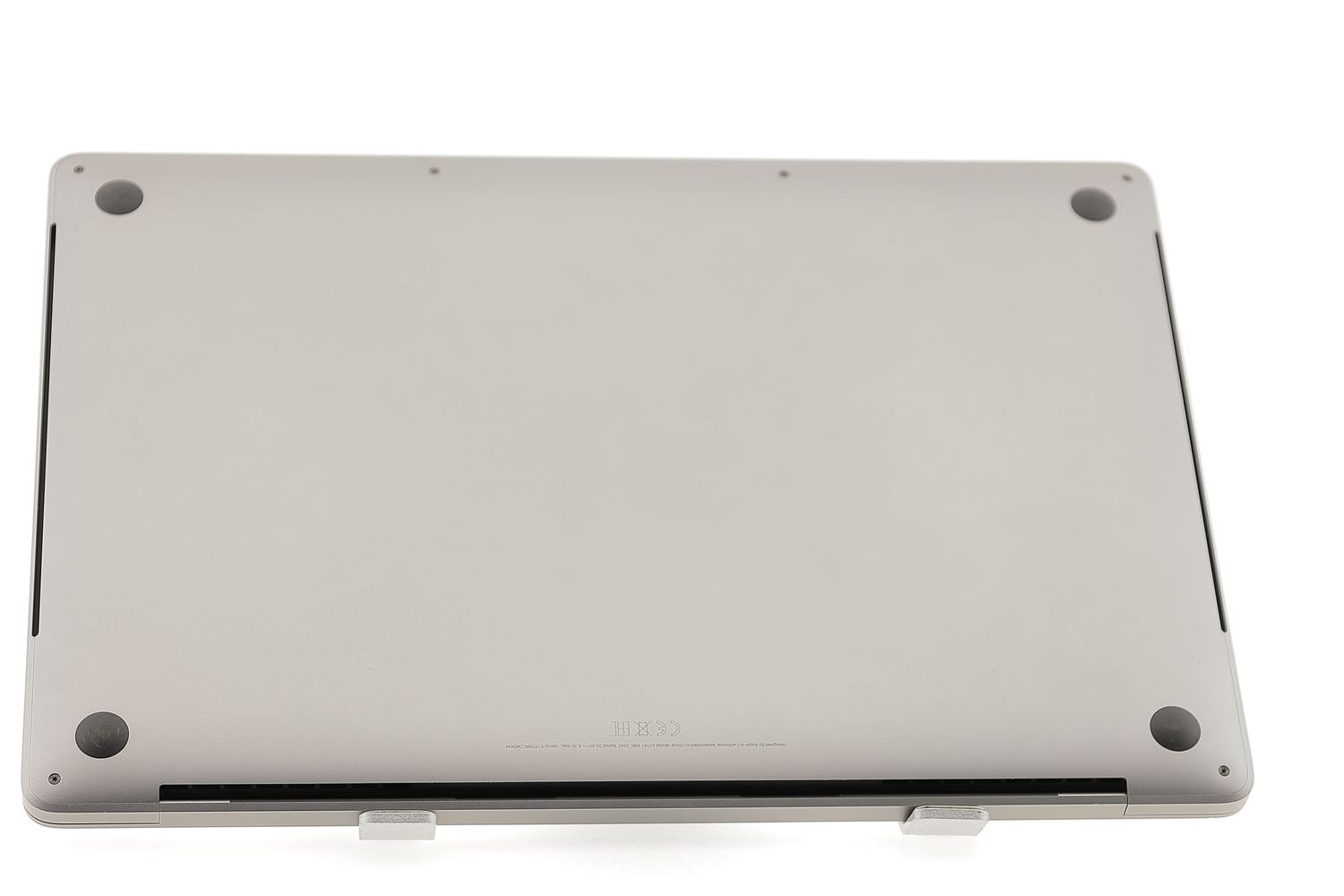 Apple MacBook Pro 16″ Touch Bar 2019, i7 2.6 GHz, 16 GB, AMD Radeon Pro 5300M 512 GB Space Gray - Много добро