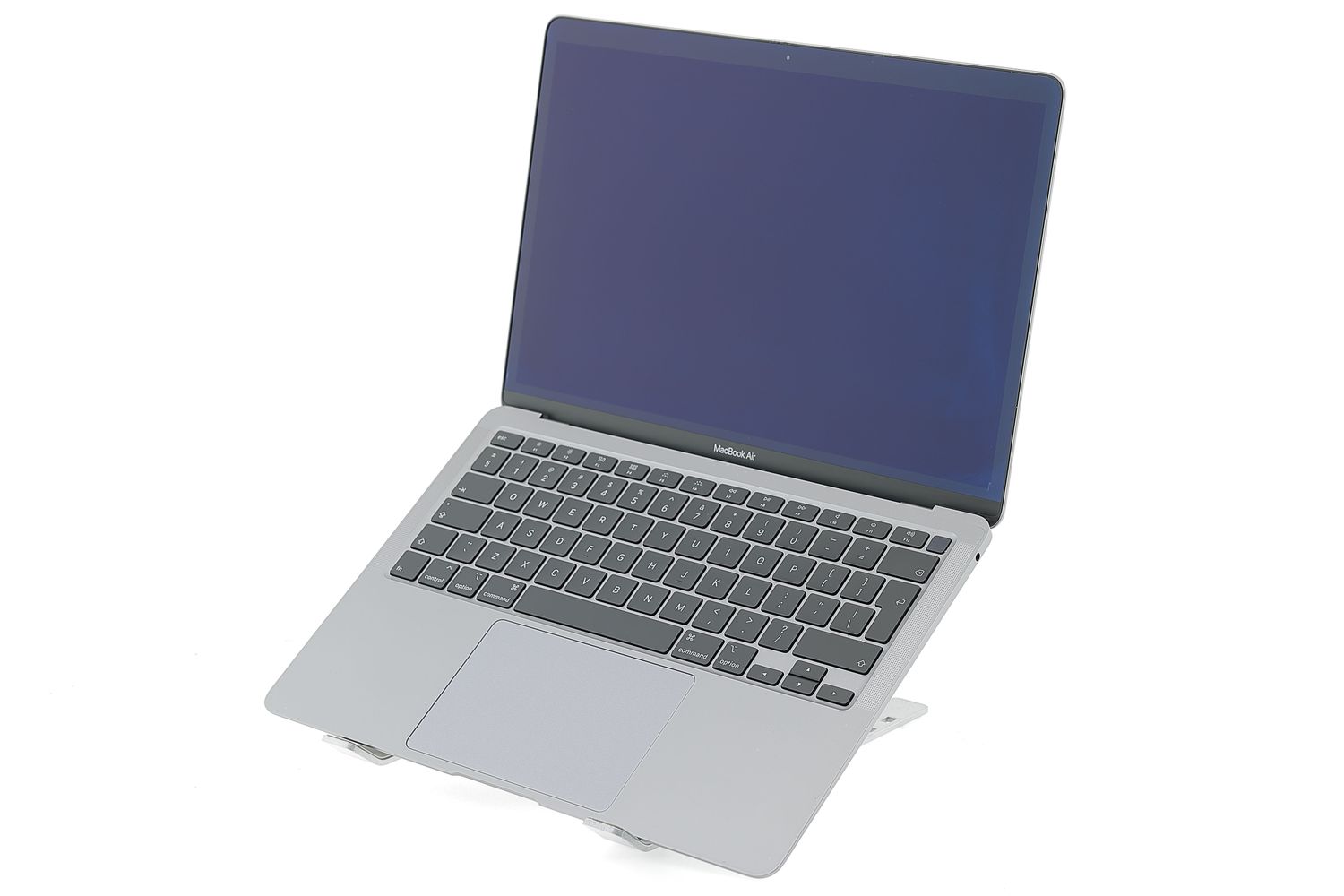 Apple MacBook Air 13″ 2020, i3 1.1 GHz, 8 GB, Intel Iris Plus 256 GB Space Gray - Kiváló