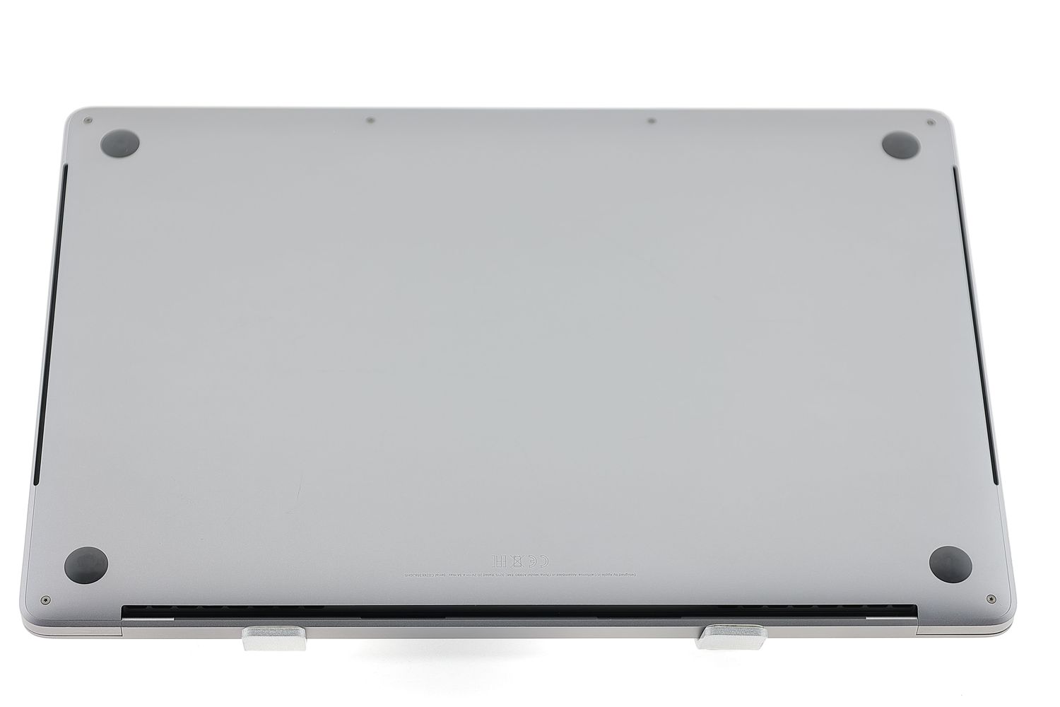 Apple MacBook Pro 15″ Touch Bar 2018, i7 2.2 GHz, 32 GB, AMD Radeon Pro 555X 512 GB Space Gray - Foarte bun