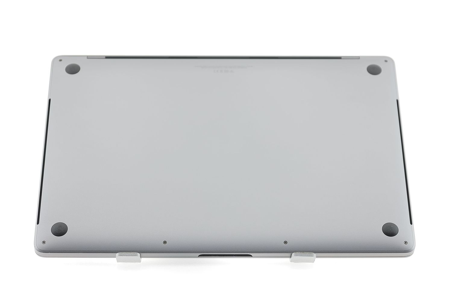 Apple MacBook Pro 15″ Touch Bar 2019, i9 2.3 GHz, 16 GB, AMD Radeon Pro 560X 512 GB Space Gray - Много добро