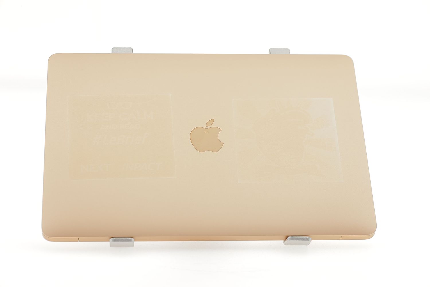 Apple MacBook Air 13″ 2020, M1 8 Cores, 8 GB, 8 core GPU 512 GB Gold - Foarte bun
