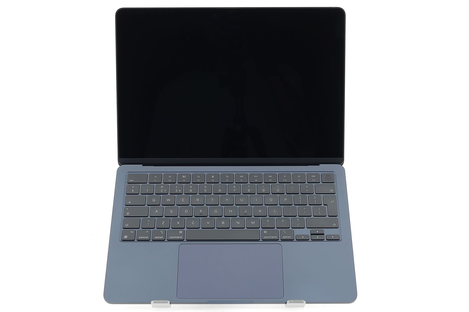 Apple MacBook Air 13″ 2022, M2 8 Cores, 8 GB, 8 core GPU 256 GB Midnight - Отлично