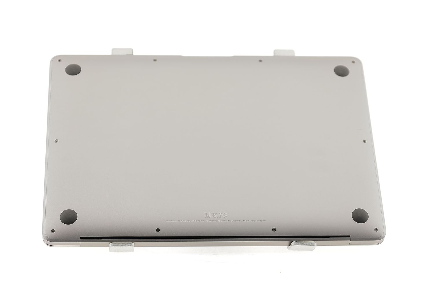 Apple MacBook Air 13″ 2020, M1 8 Cores, 8 GB, 7 core GPU 256 GB Space Gray - Много добро
