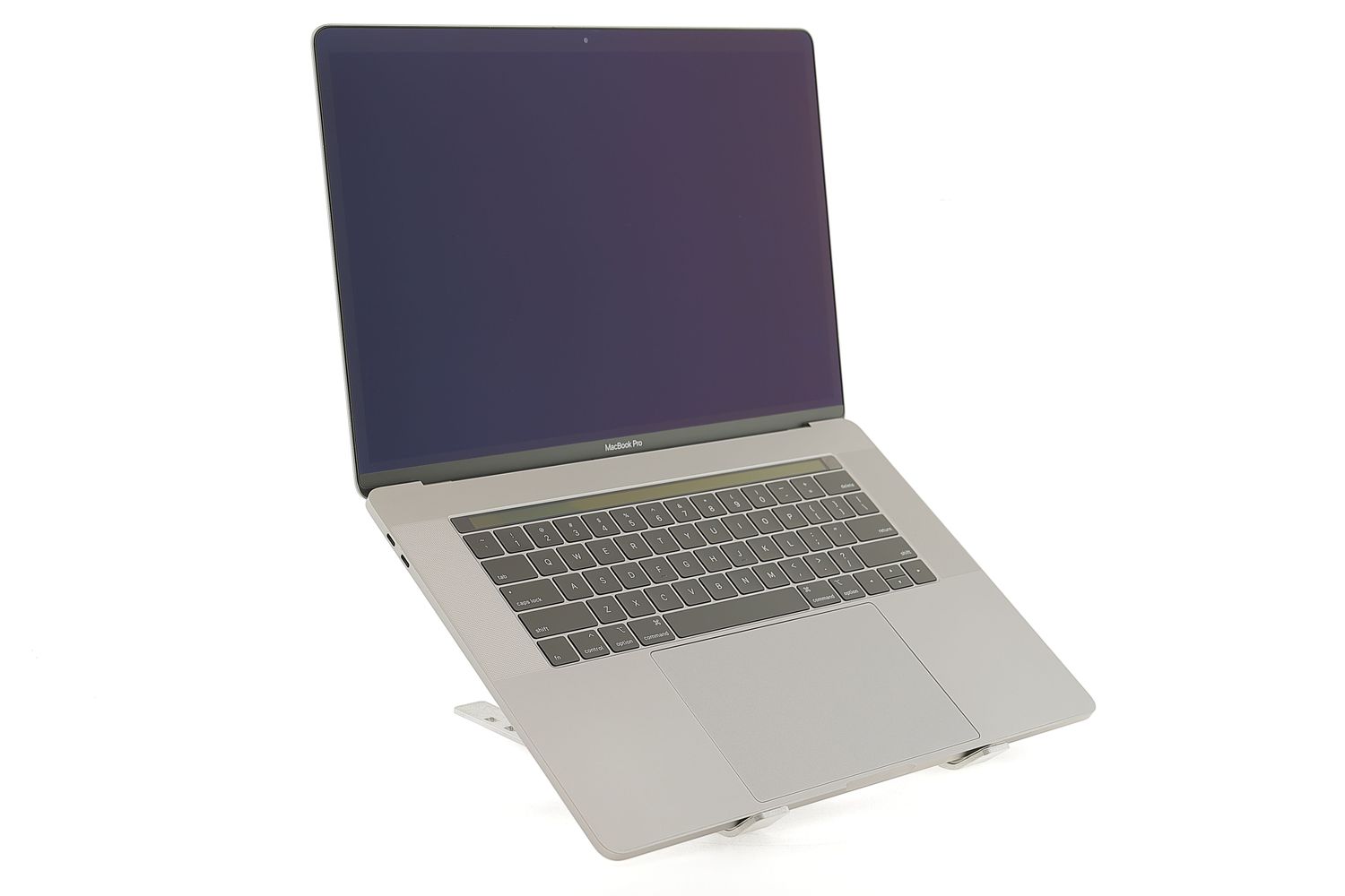 Apple MacBook Pro 15″ Touch Bar 2019, i7 2.6 GHz, 16 GB, AMD Radeon Pro 555X 256 GB Space Gray - Отлично