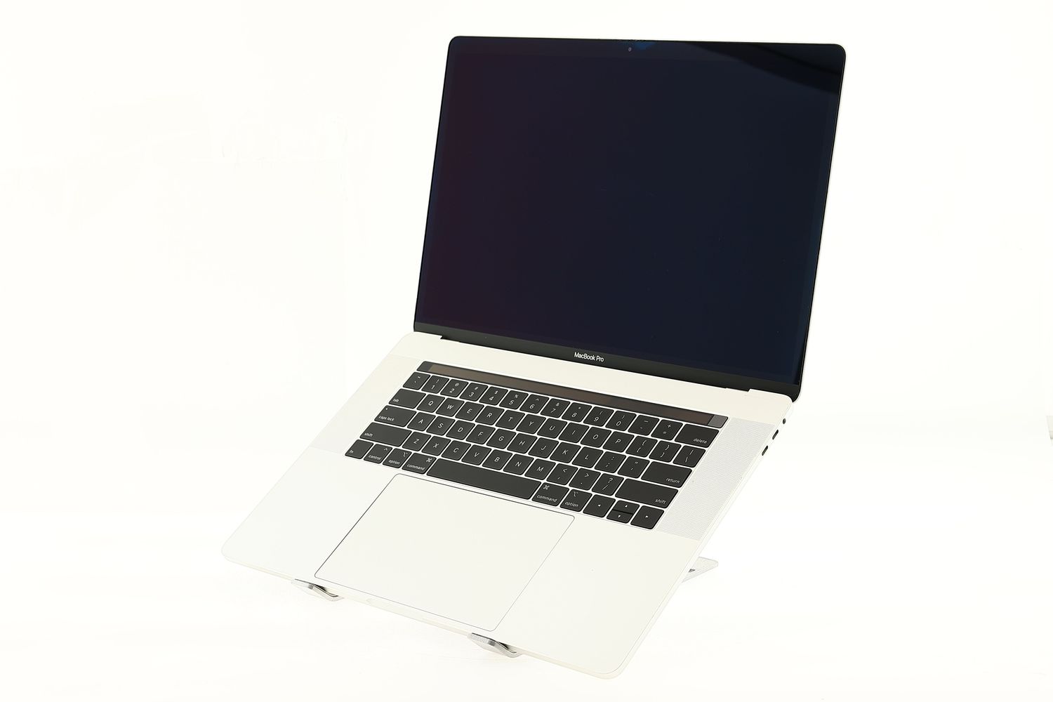 Apple MacBook Pro 15″ Touch Bar 2018, i7 2.2 GHz, 16 GB, AMD Radeon Pro 555X 256 GB Silver - Foarte bun