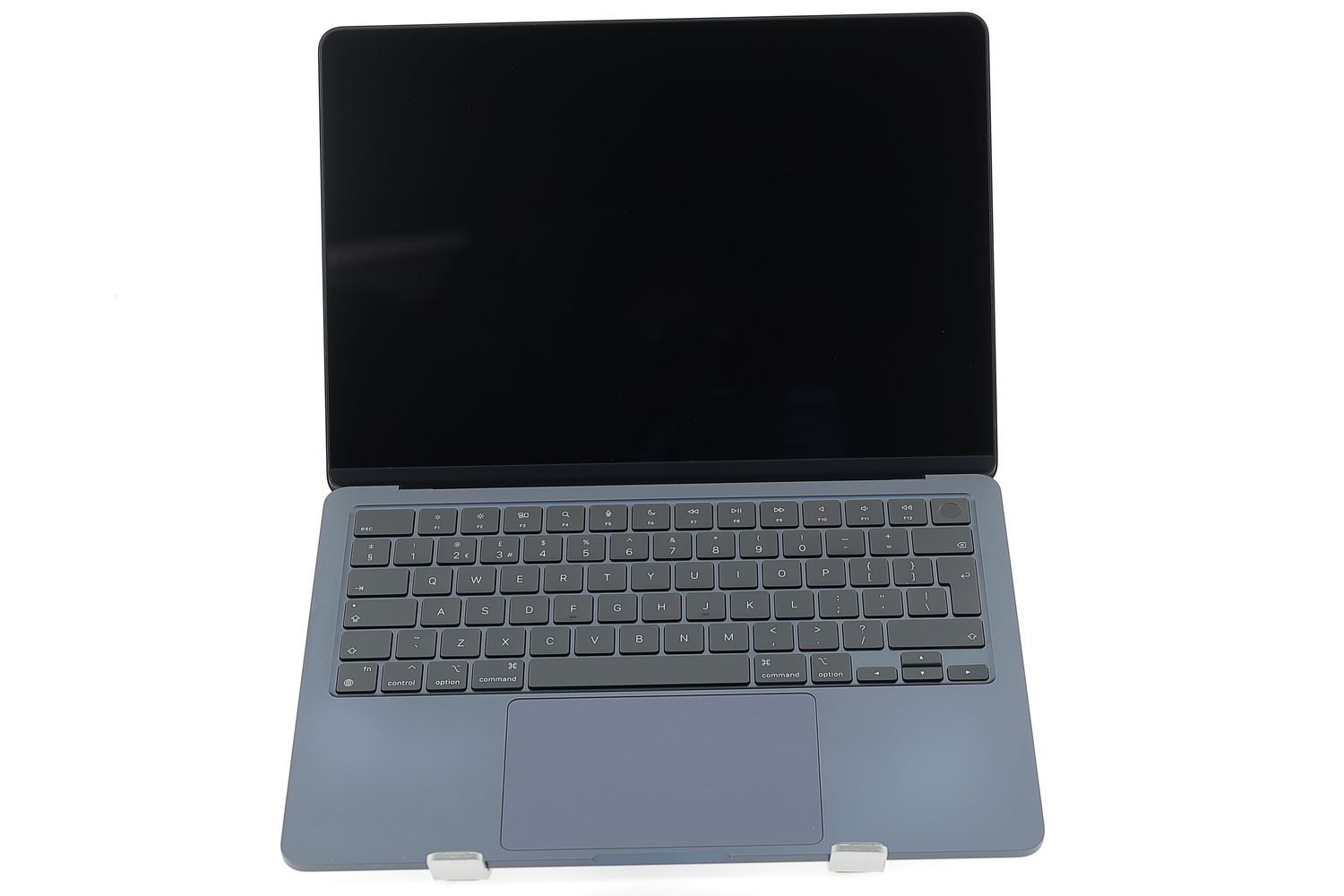 Apple MacBook Air 13″ 2022, M2 8 Cores, 8 GB, 10 core GPU 256 GB Midnight - Kiváló