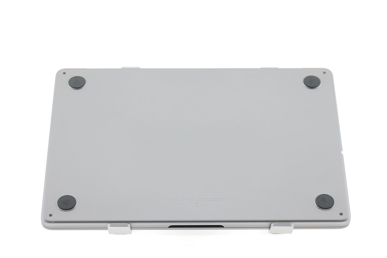 Apple MacBook Air 13″ 2022, M2 8 Cores, 8 GB, 8 core GPU 256 GB Space Gray - Много добро