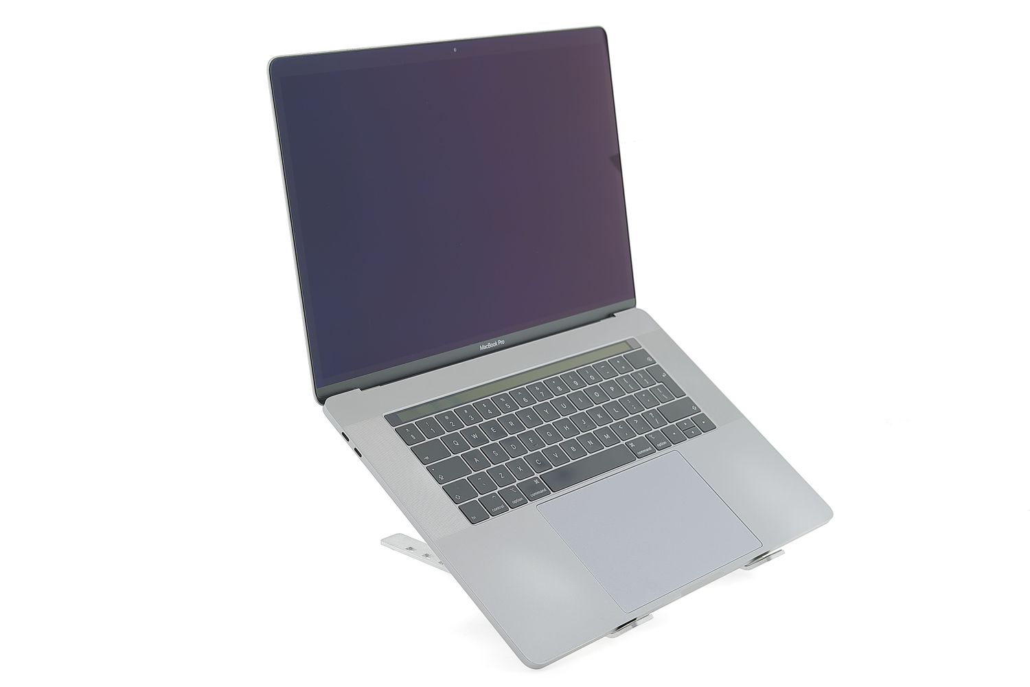 Apple MacBook Pro 15″ Touch Bar 2018, i7 2.6 GHz, 16 GB, AMD Radeon Pro 555X 256 GB Space Gray - Отлично