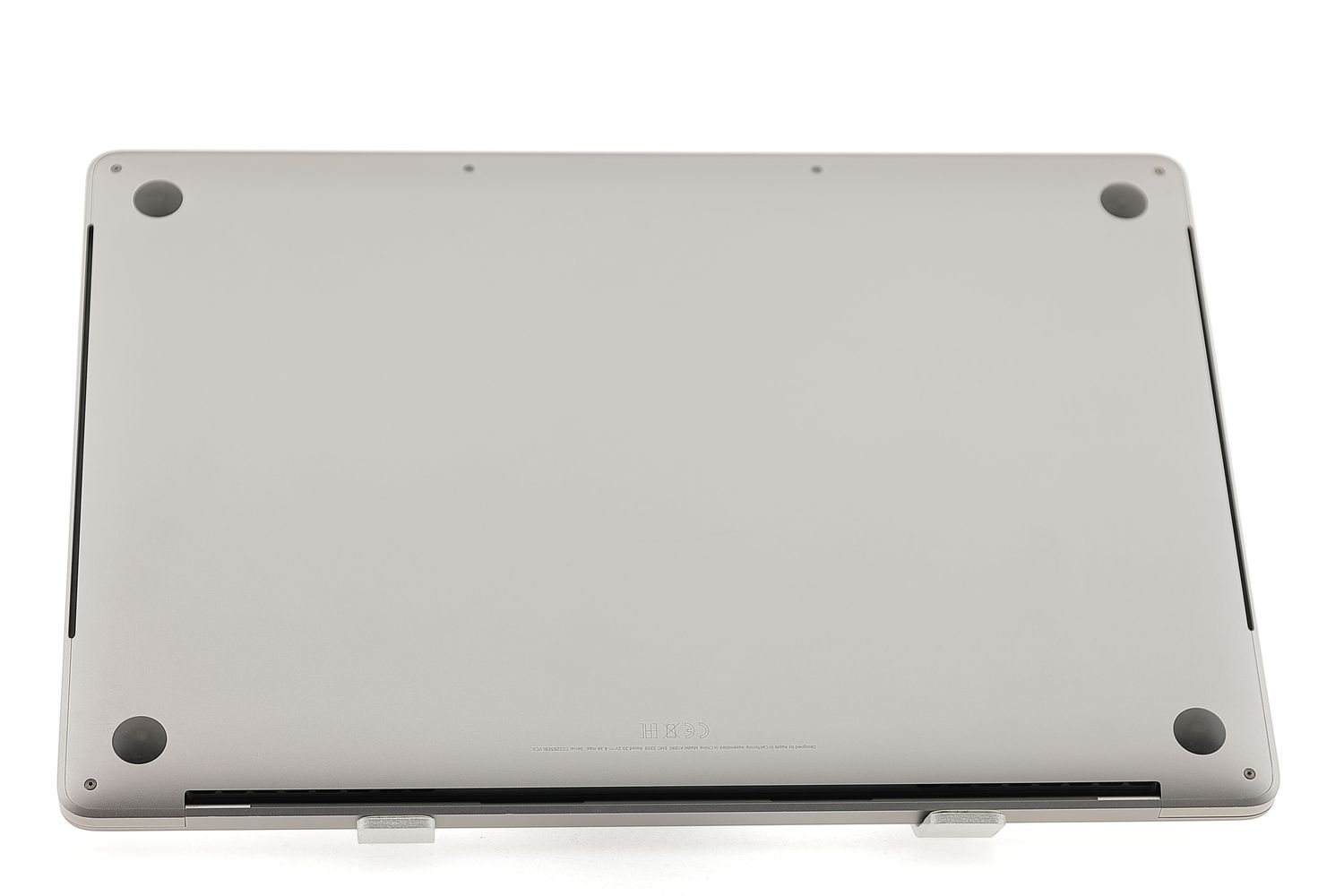 Apple MacBook Pro 15″ Touch Bar 2019, i9 2.3 GHz, 16 GB, AMD Radeon Pro 560X 512 GB Space Gray - Excelent
