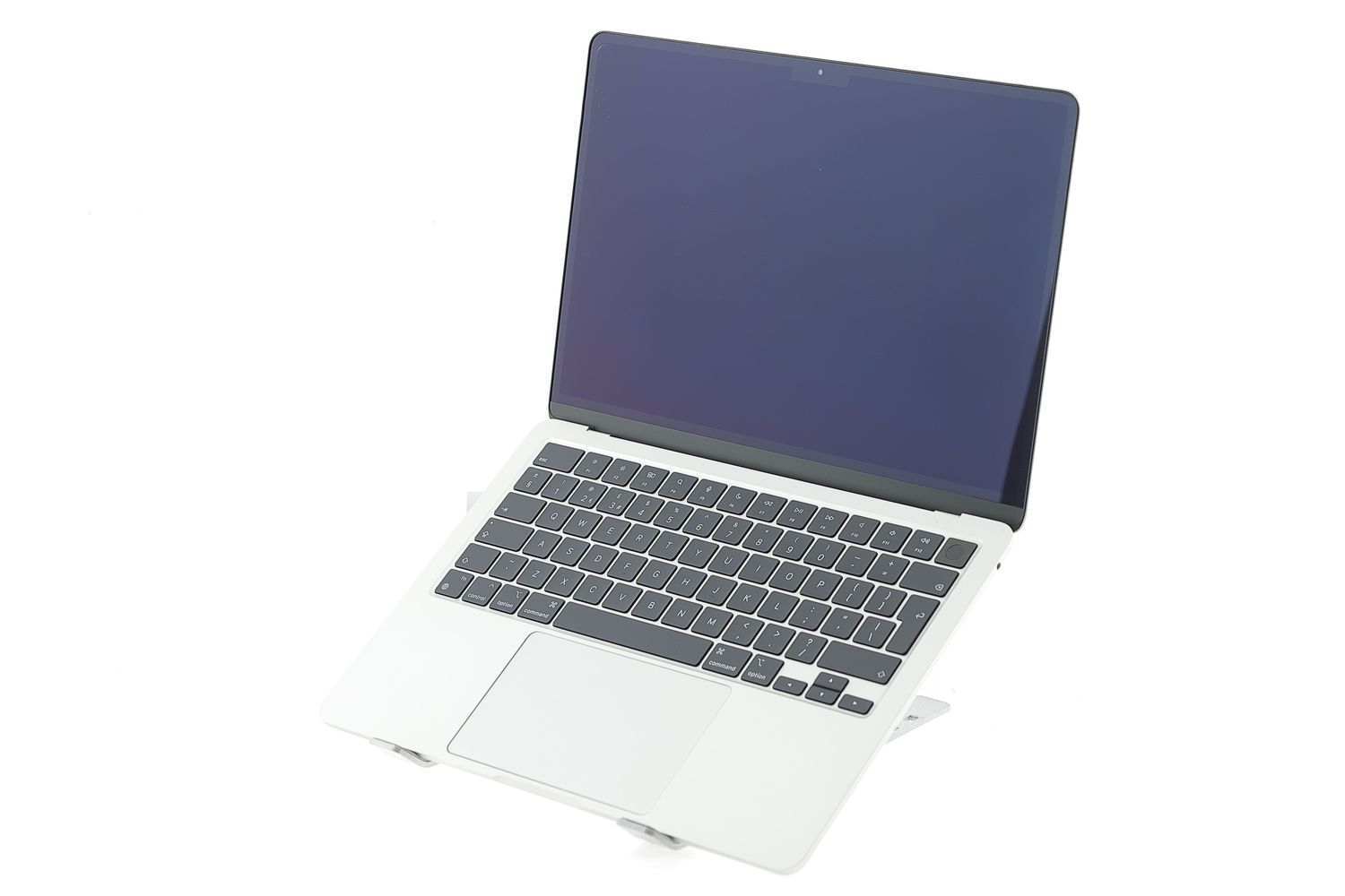 Apple MacBook Air 13″ 2022, M2 8 Cores, 8 GB, 10 core GPU 512 GB Silver - Много добро