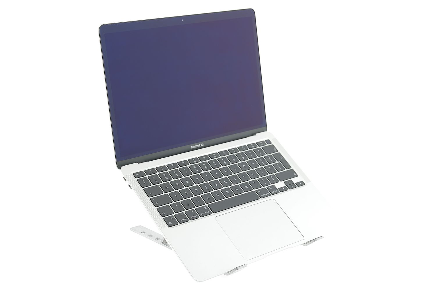 Apple MacBook Air 13″ 2020, M1 8 Cores, 8 GB, 7 core GPU 256 GB Silver - Ca nou