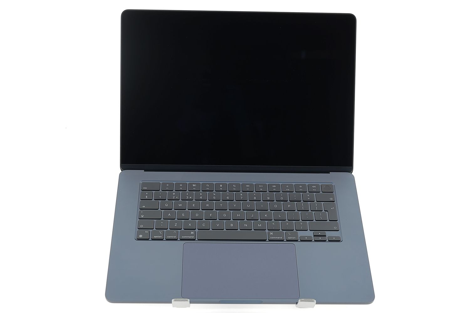 Apple MacBook Air 15″ 2024, M3 8 Cores, 16 GB, 10 core GPU 512 GB Midnight - Много добро