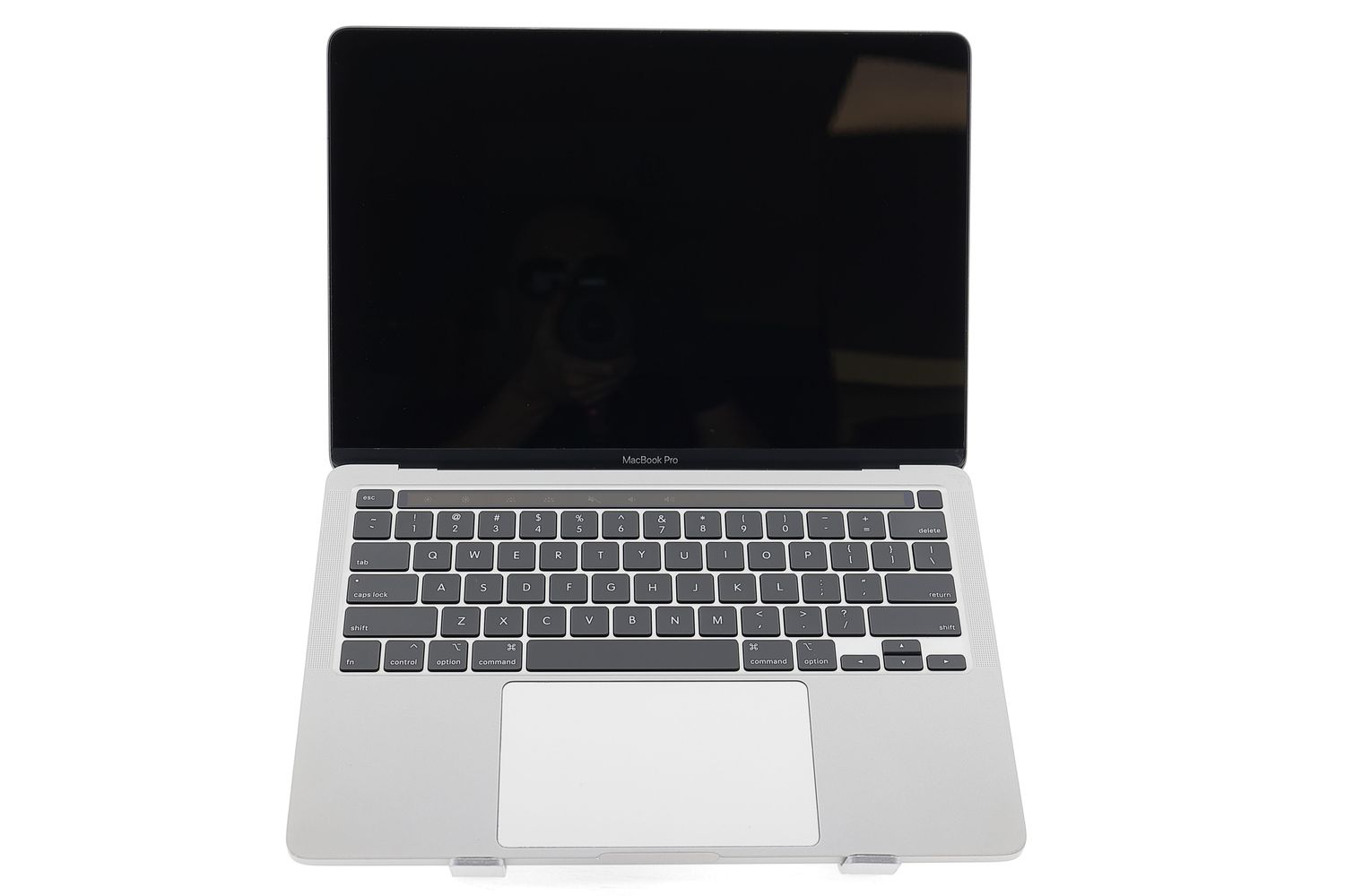 Apple MacBook Pro 13″ Touch Bar 2020, i5 1.4 GHz, 8 GB, Intel Iris Plus Graphics 645 256 GB Silver - Foarte bun