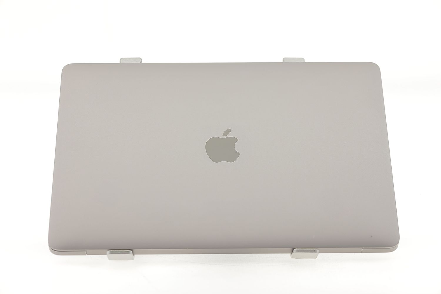 Apple MacBook Air 13″ 2020, i3 1.1 GHz, 8 GB, Intel Iris Plus 256 GB Space Gray - Excelent