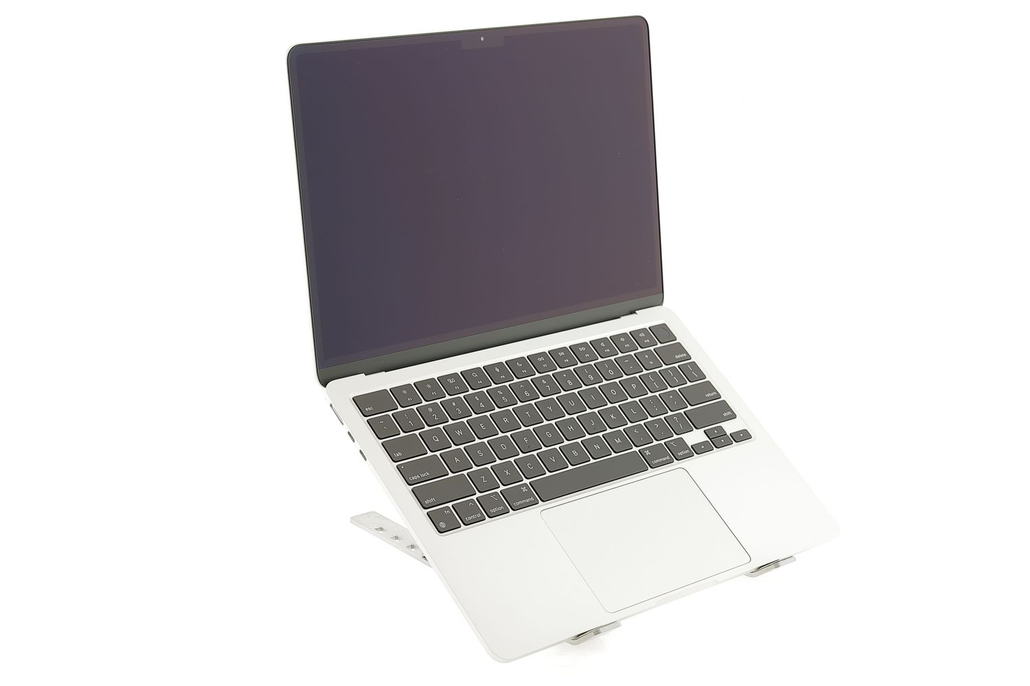 Apple MacBook Air 13″ 2024, M3 8 Cores, 8 GB, 8 core GPU 256 GB Silver - Nagyon jó