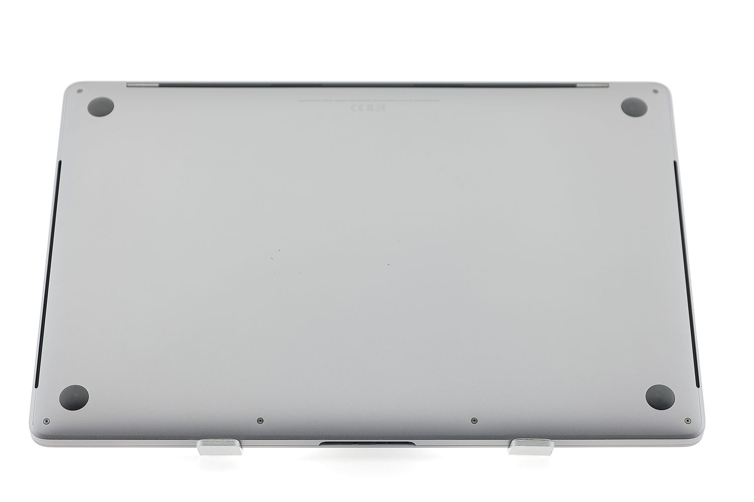 Apple MacBook Pro 15″ Touch Bar 2018, i7 2.2 GHz, 16 GB, AMD Radeon Pro 555X 256 GB Space Gray - Kiváló