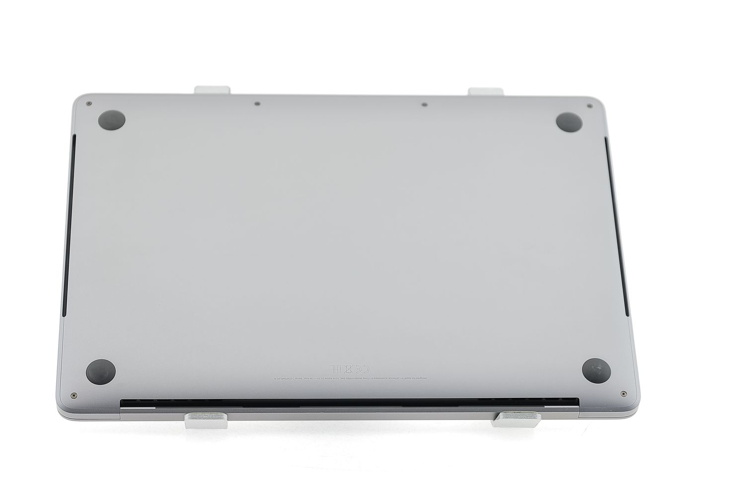 Apple MacBook Pro 13″ Touch Bar 2018, i5 2.3 GHz, 8 GB, Intel Iris Plus Graphics 655 256 GB Space Gray - Отлично