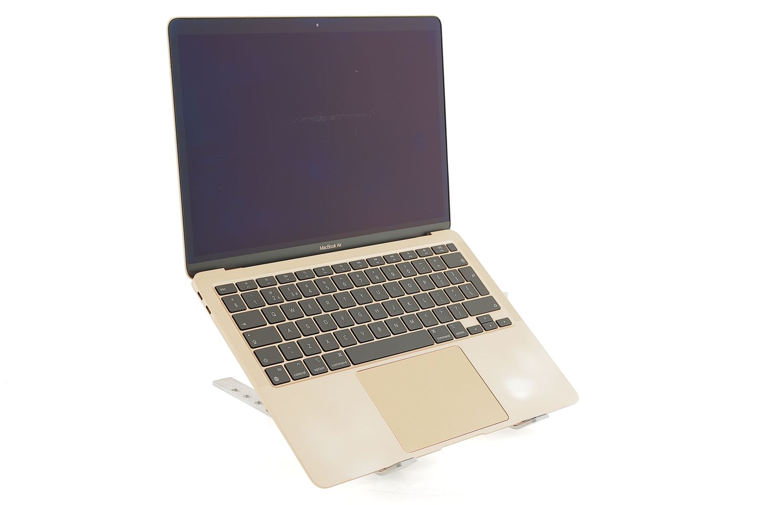 Apple MacBook Air 13″ 2020, M1 8 Cores, 8 GB, 8 core GPU 512 GB Gold - Много добро