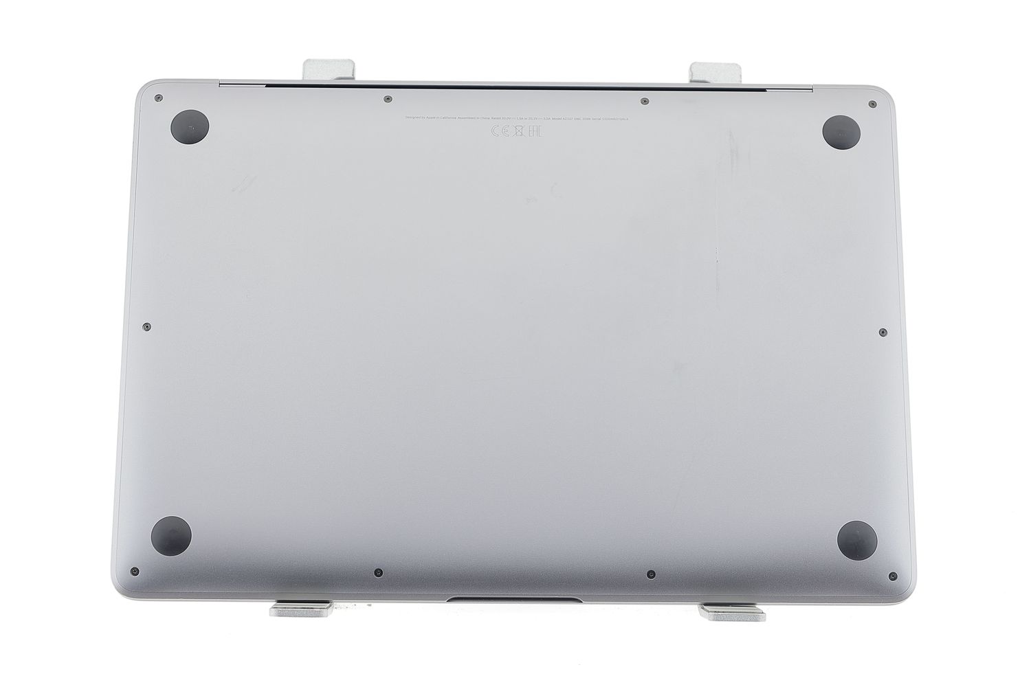Apple MacBook Air 13″ 2020, M1 8 Cores, 8 GB, 7 core GPU 256 GB Space Gray - Много добро