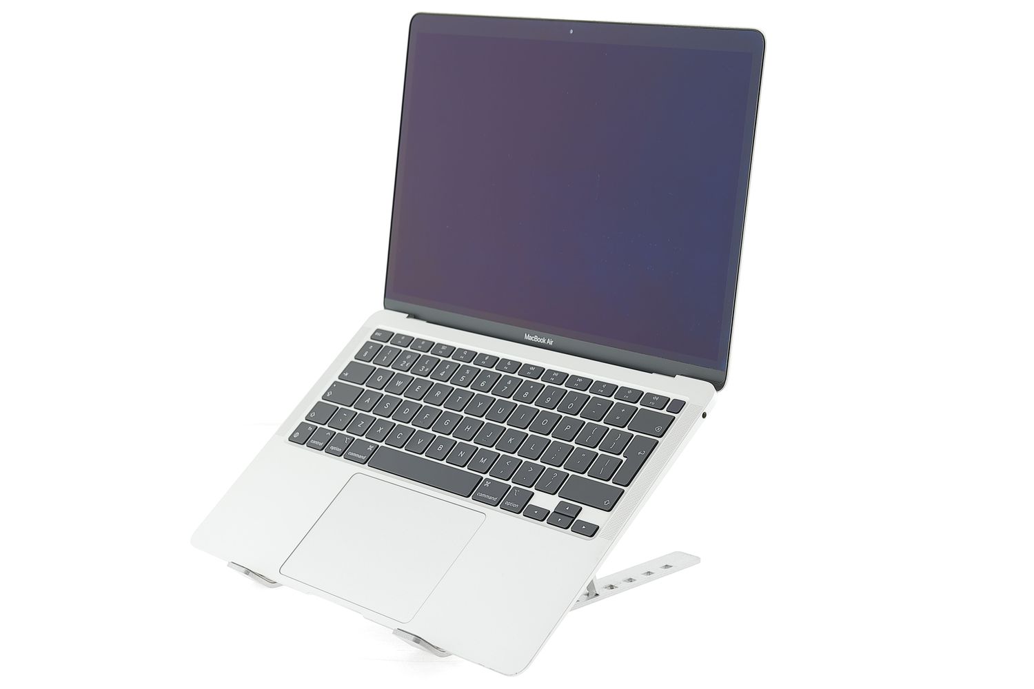 Apple MacBook Air 13″ 2020, M1 8 Cores, 8 GB, 7 core GPU 256 GB Silver - Много добро