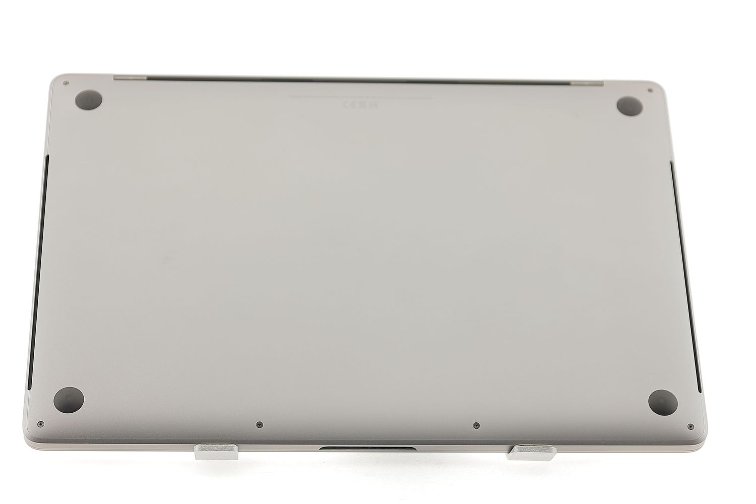 Apple MacBook Pro 15″ Touch Bar 2019, i9 2.3 GHz, 16 GB, AMD Radeon Pro 560X 512 GB Space Gray - Много добро