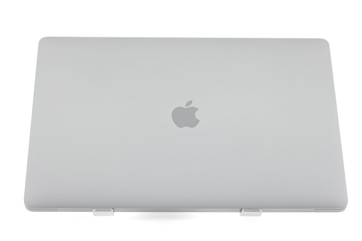 Apple MacBook Pro 15″ Touch Bar 2018, i7 2.2 GHz, 16 GB, AMD Radeon Pro 555X 256 GB Space Gray - Отлично