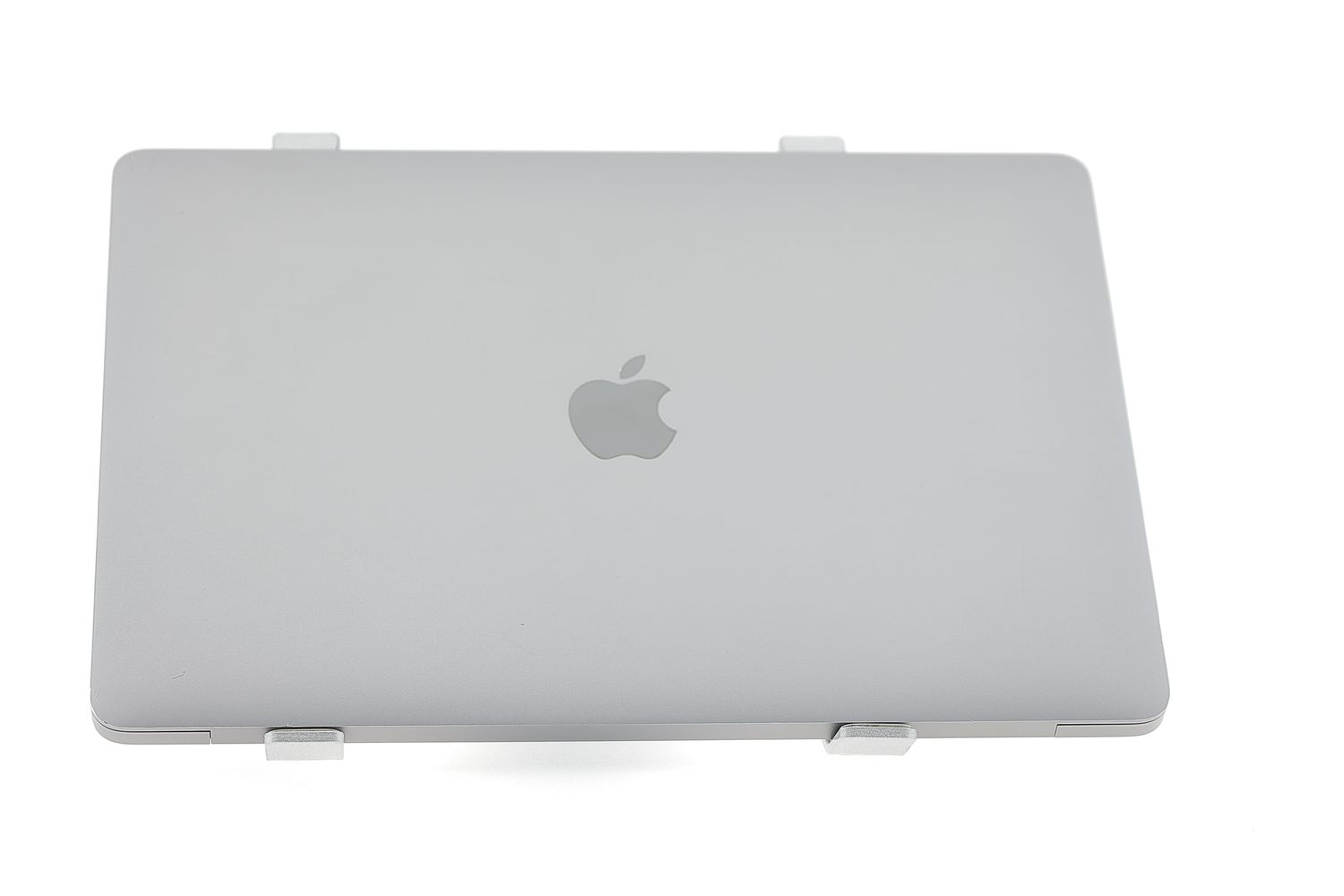 Apple MacBook Air 13″ 2020, i3 1.1 GHz, 8 GB, Intel Iris Plus 256 GB Space Gray - Много добро