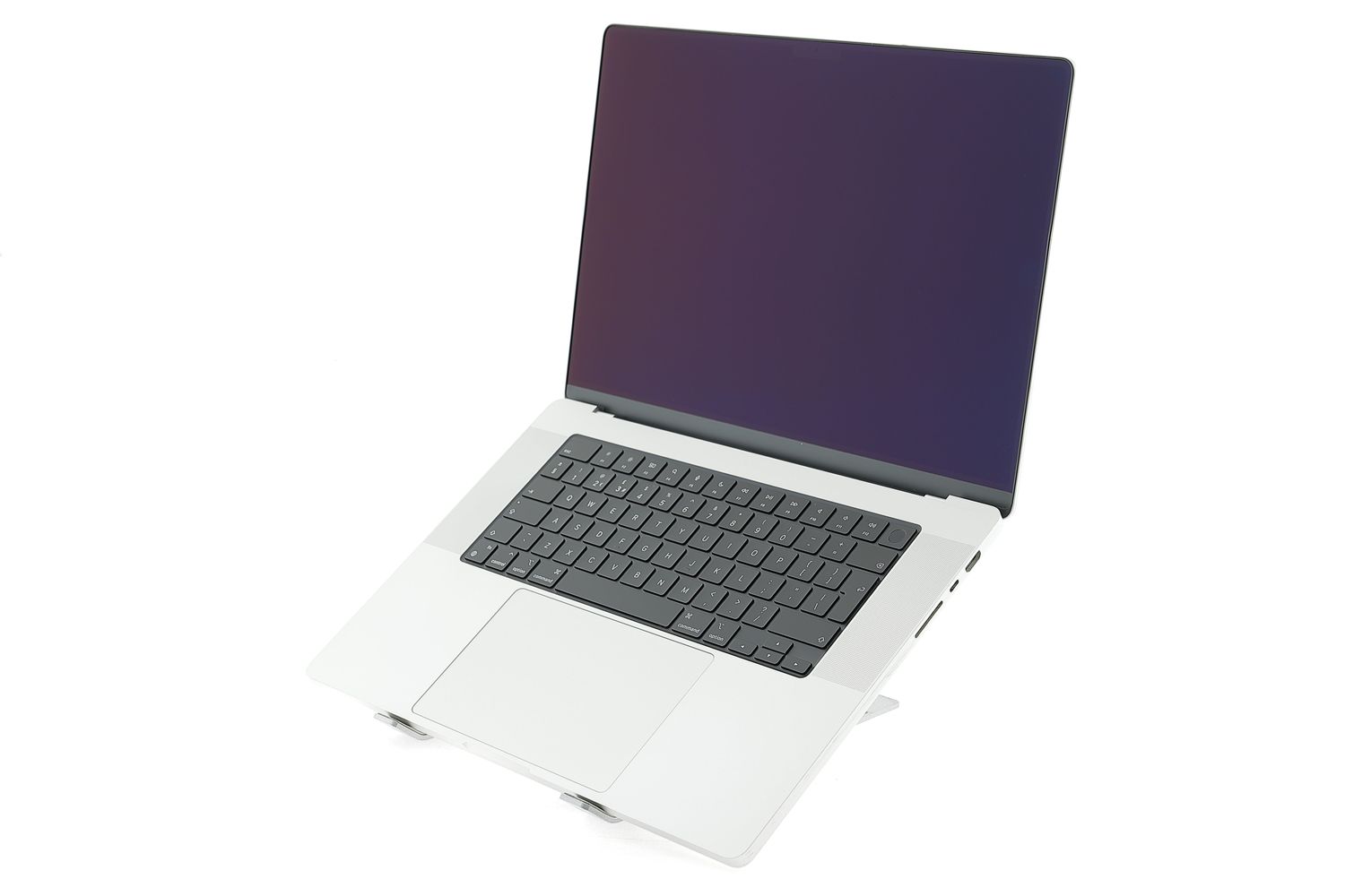 Apple MacBook Pro 16″ 2021, M1 Pro 10 Cores, 16 GB, 16 core GPU 512 GB Silver - Много добро