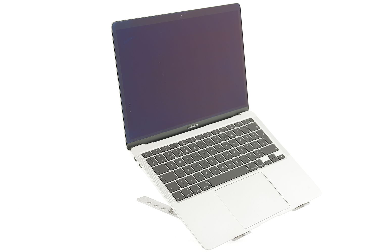 Apple MacBook Air 13″ 2020, M1 8 Cores, 16 GB, 7 core GPU 256 GB Silver - Много добро
