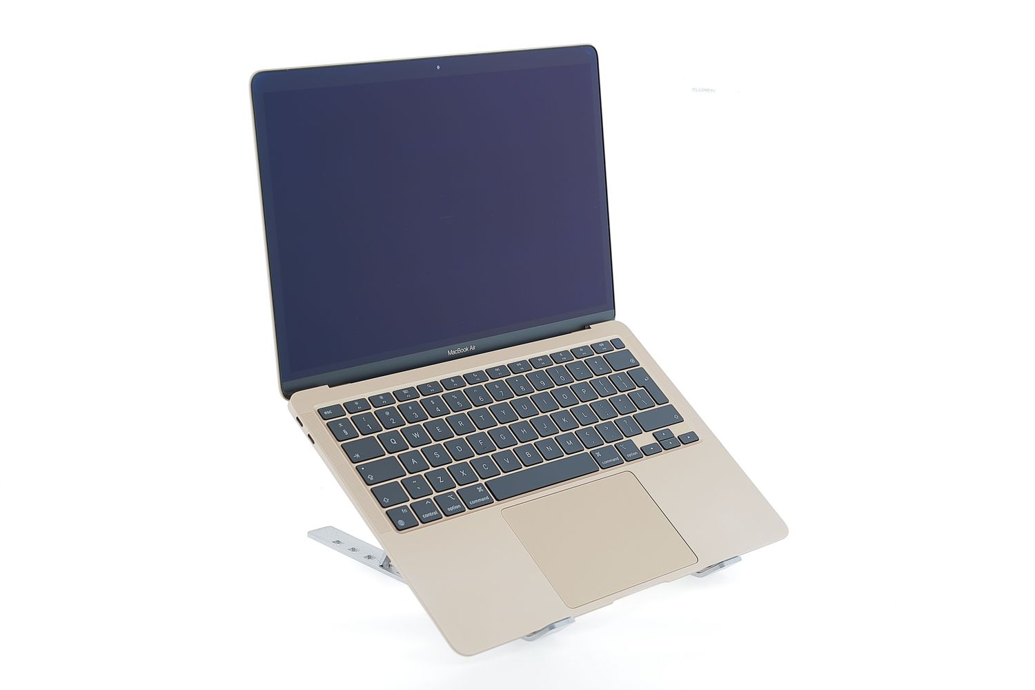 Apple MacBook Air 13″ 2020, M1 8 Cores, 8 GB, 8 core GPU 512 GB Gold - Много добро