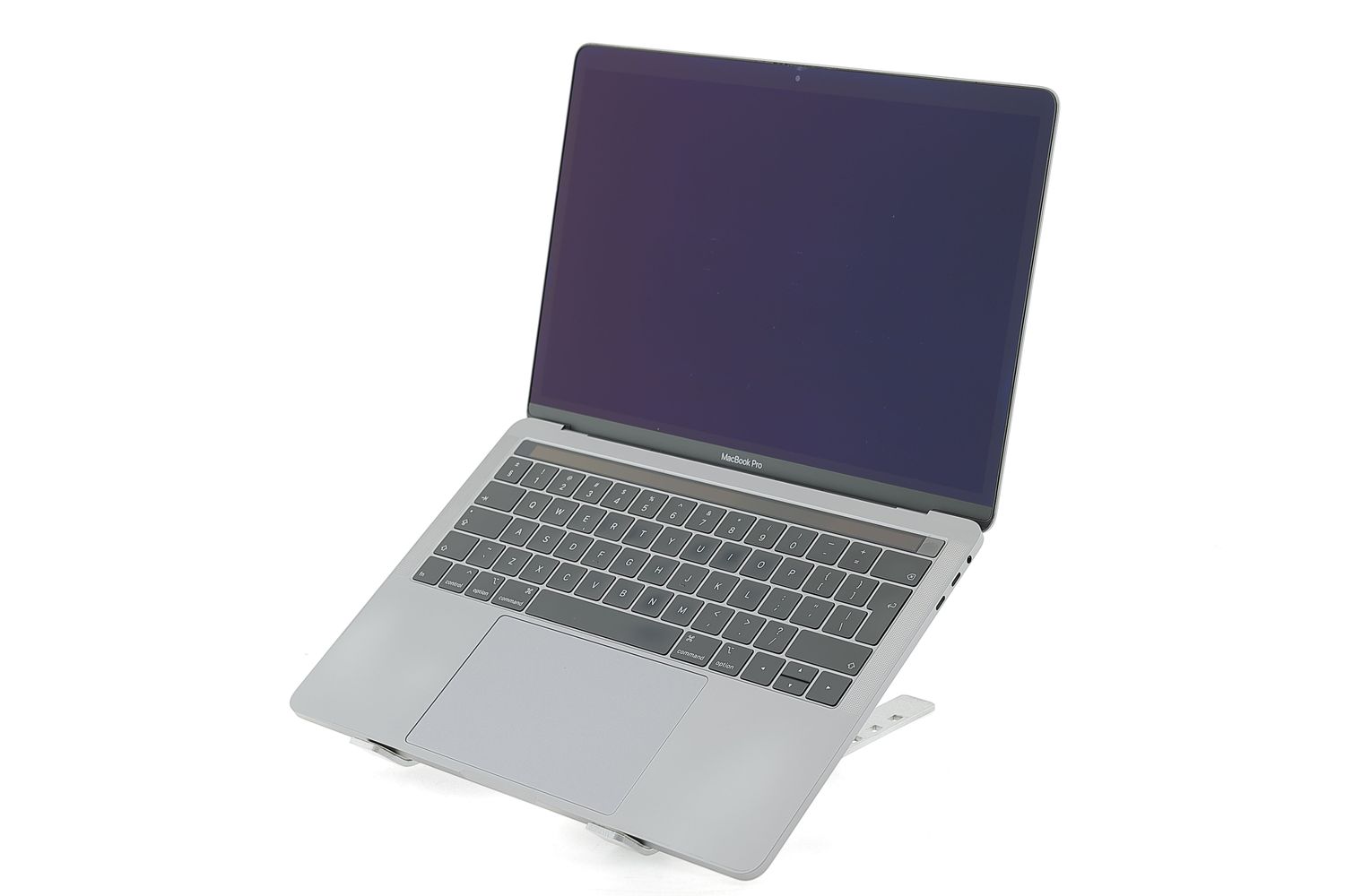 Apple MacBook Pro 13″ Touch Bar 2019, i5 2.4 GHz, 16 GB, Intel Iris Plus Graphics 655 256 GB Space Gray - Отлично