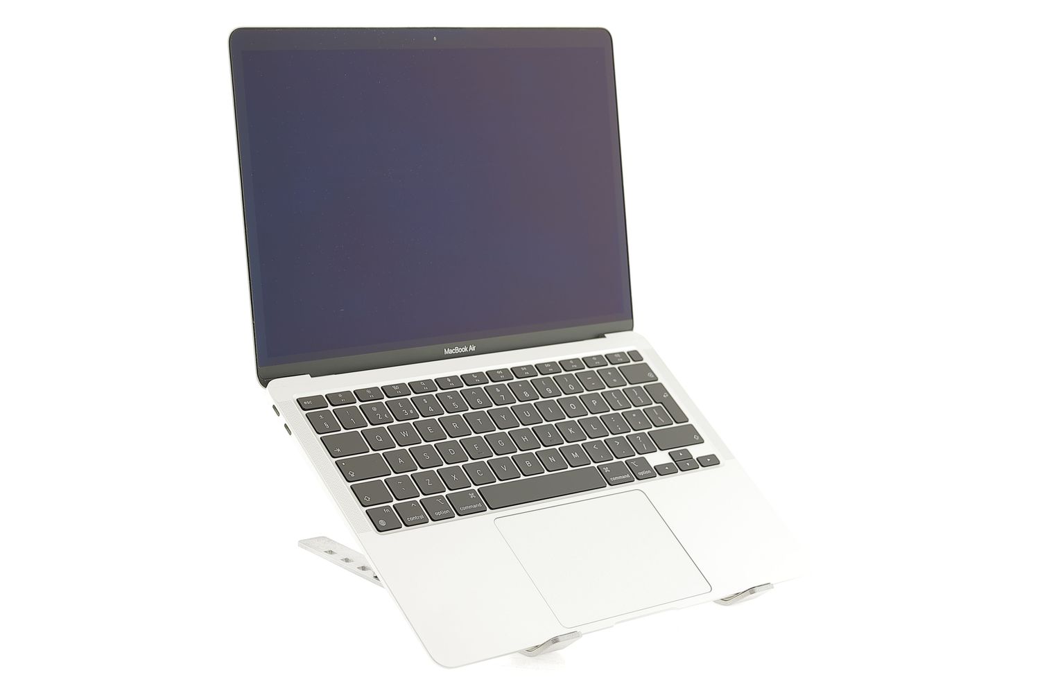 Apple MacBook Air 13″ 2020, i3 1.1 GHz, 8 GB, Intel Iris Plus 256 GB Silver - Excelent