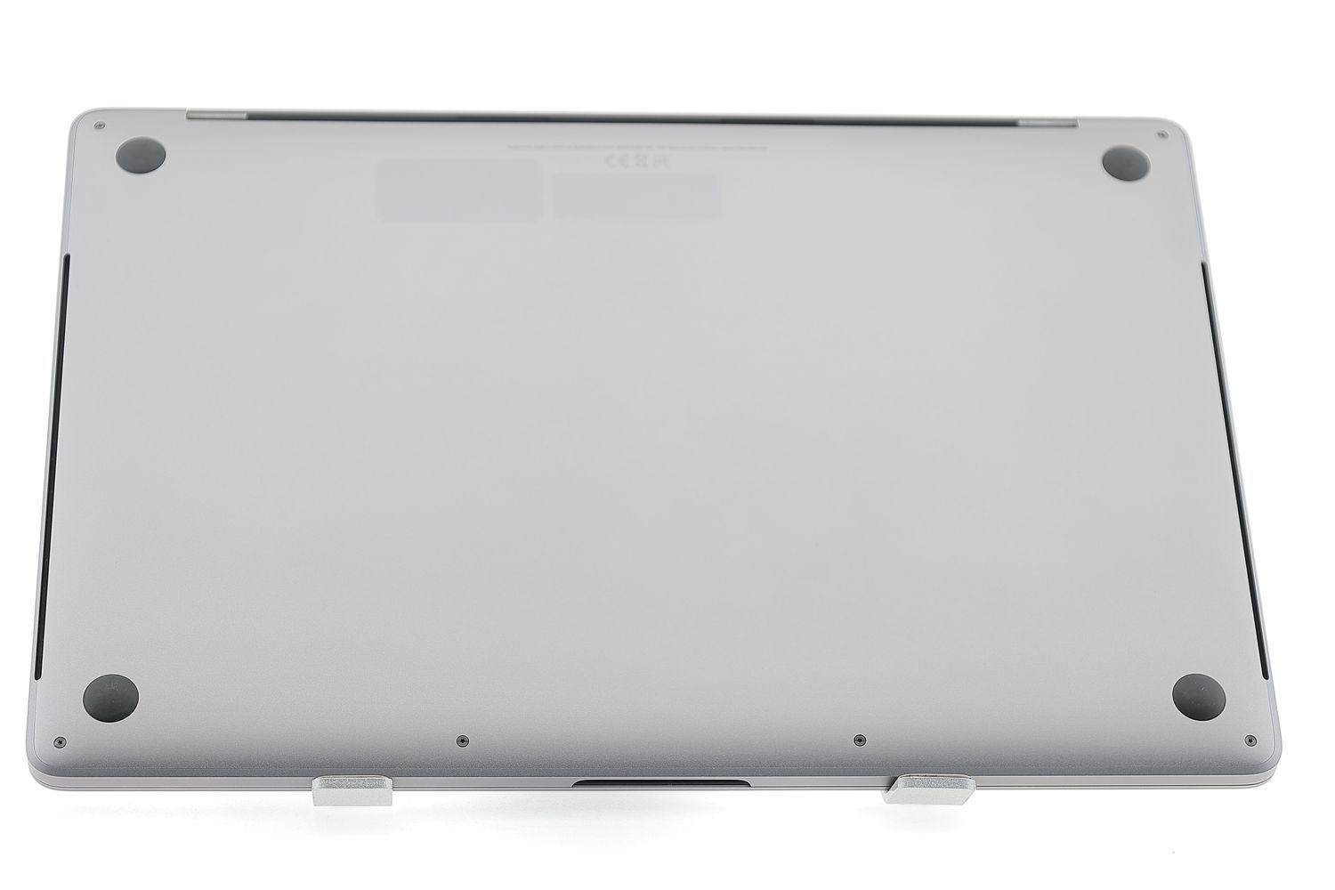 Apple MacBook Pro 15″ Touch Bar 2019, i7 2.6 GHz, 16 GB, AMD Radeon Pro 555X 256 GB Space Gray - Отлично