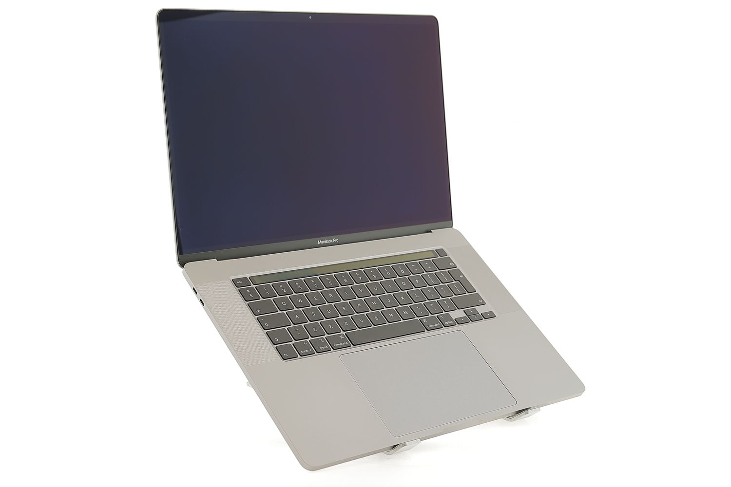 Apple MacBook Pro 16″ Touch Bar 2019, i7 2.6 GHz, 32 GB, AMD Radeon Pro 5300M 512 GB Space Gray - Отлично